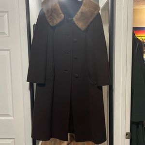 Gorgeous VINTAGE Fashionbilt chocolate brown wool dress coat with fur collar